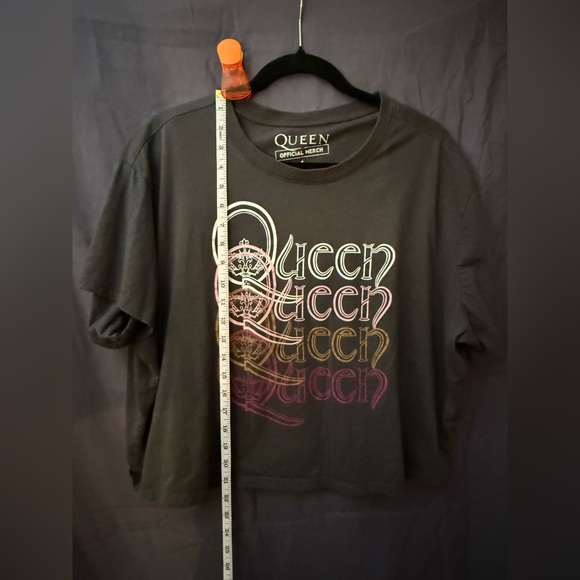 Torrid Queen Crop Tee - Picture 2 of 3